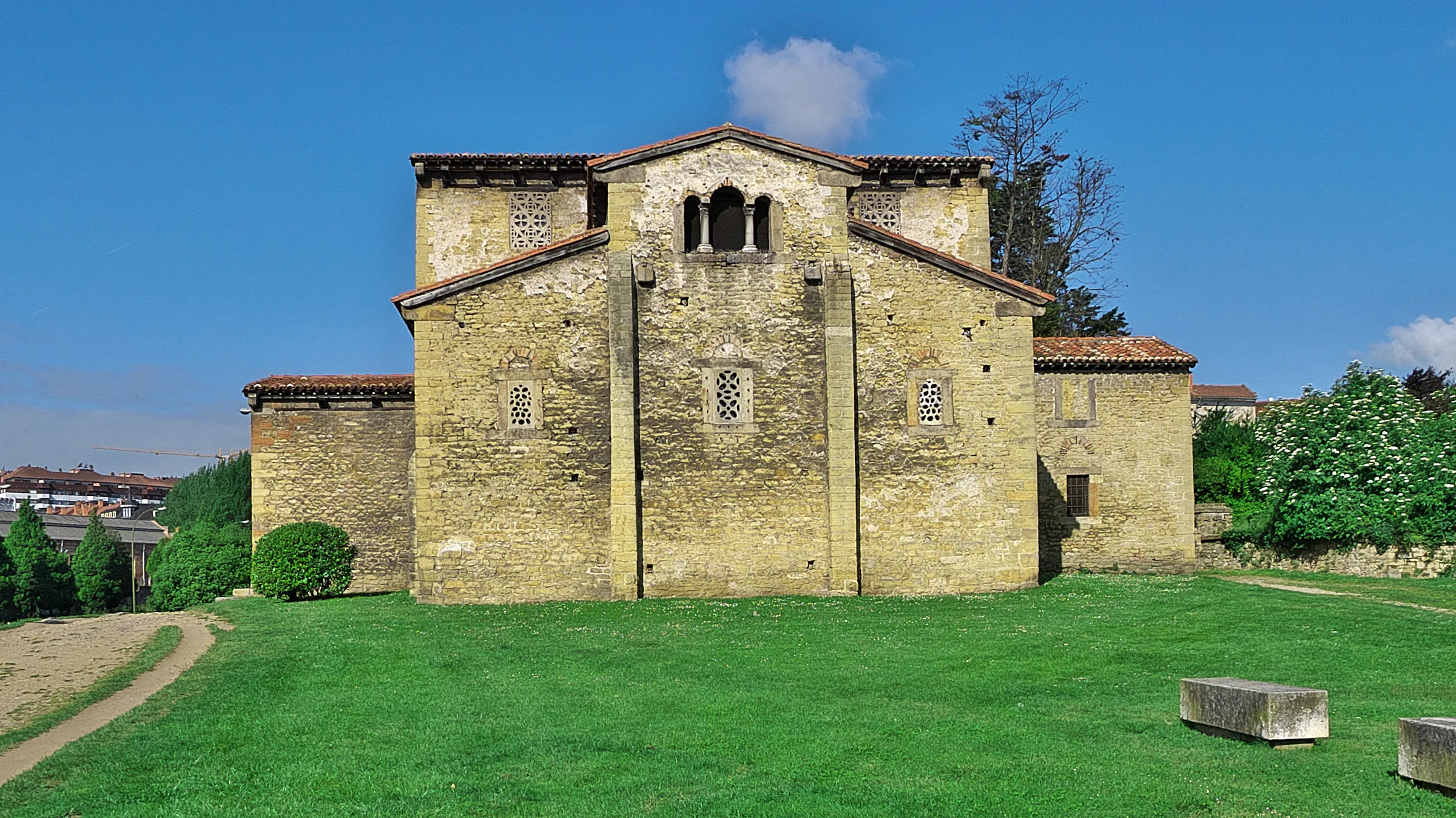 San Julián de los Prados