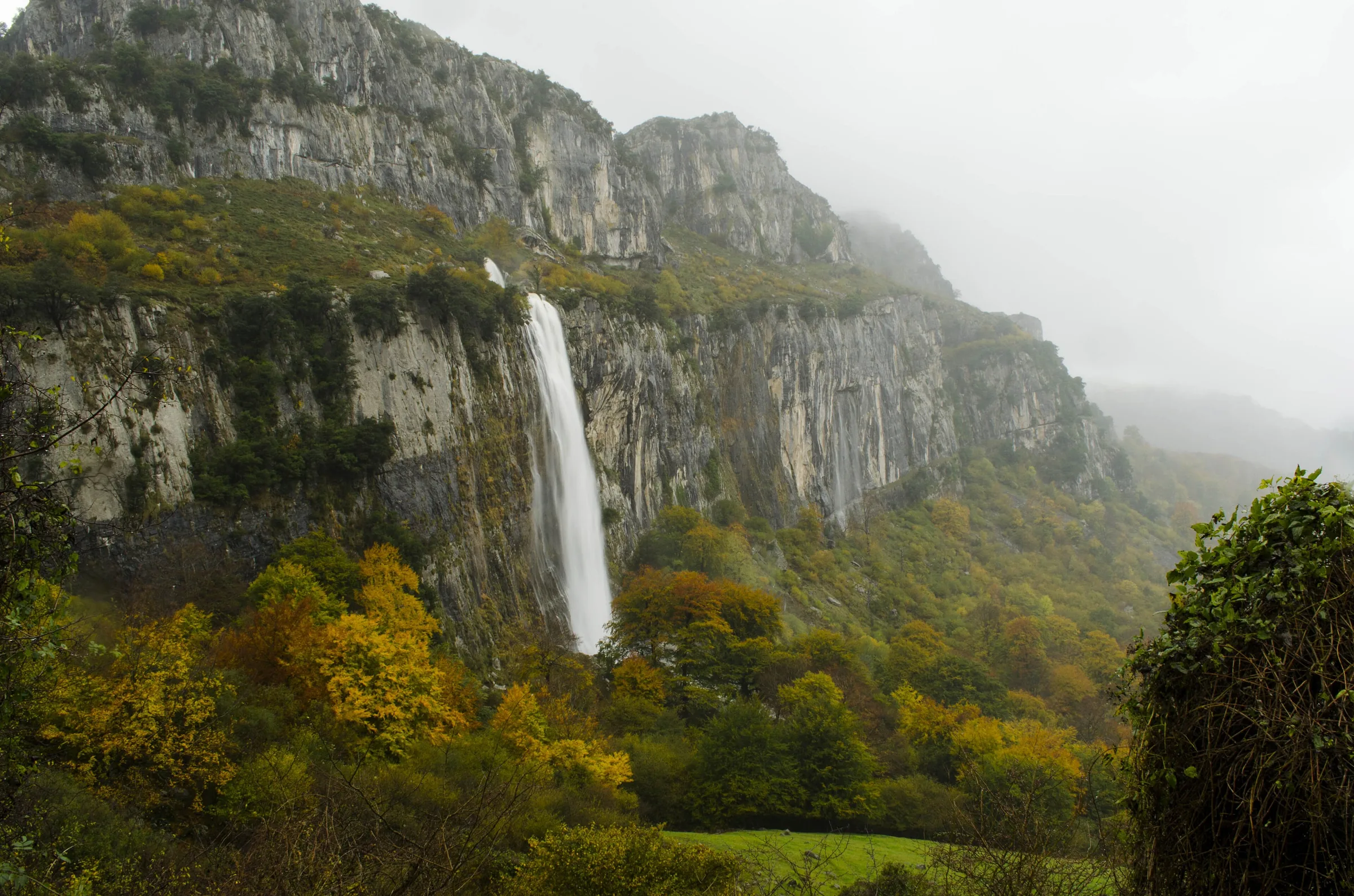 Sendero al nacimiento del Asón