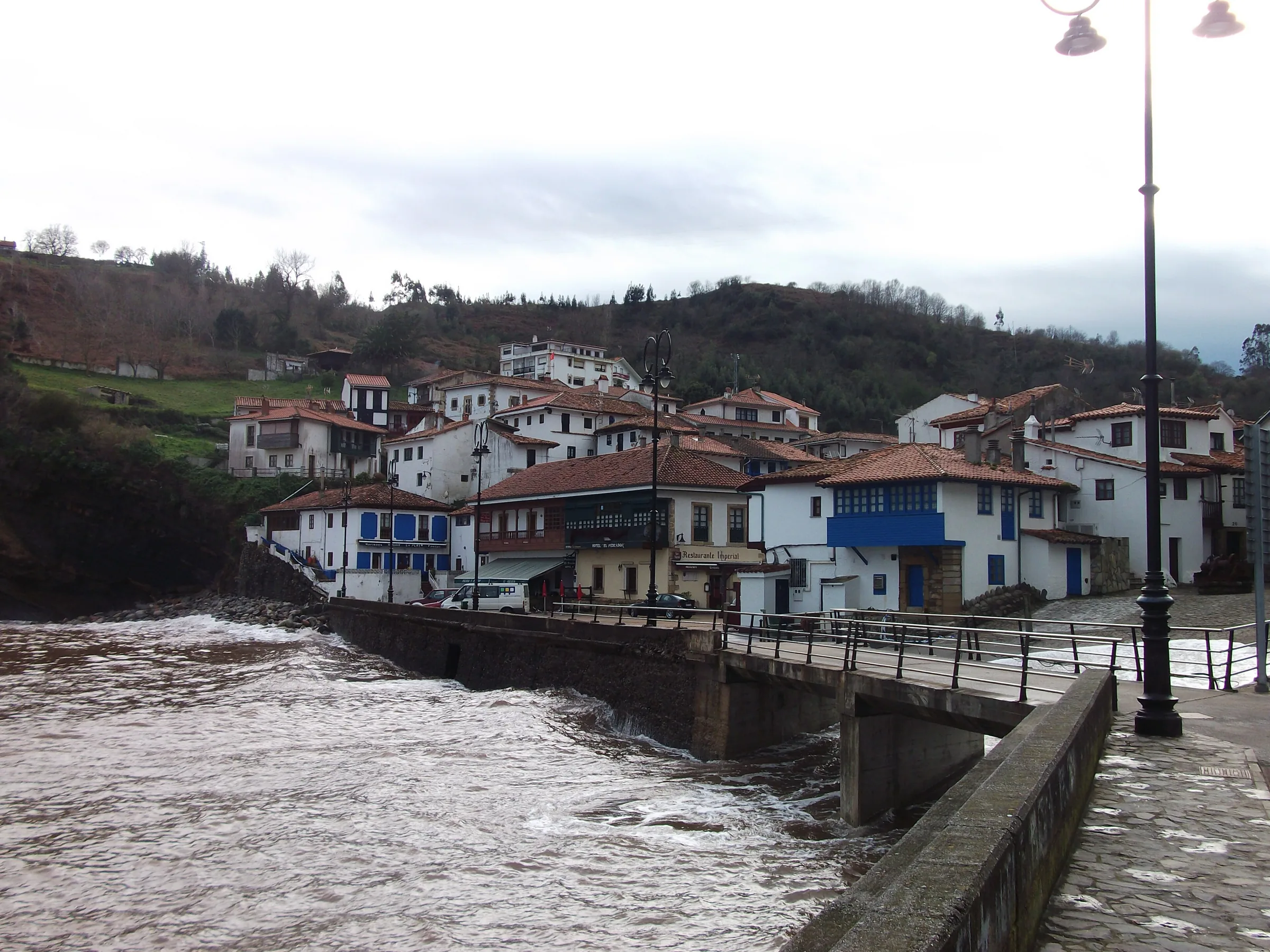 Tazones